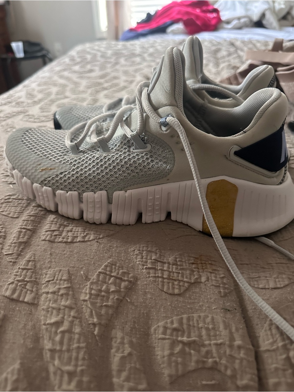 Nike Metcom 4 Light Gray Mesh Sneakers with Yellow Accent
